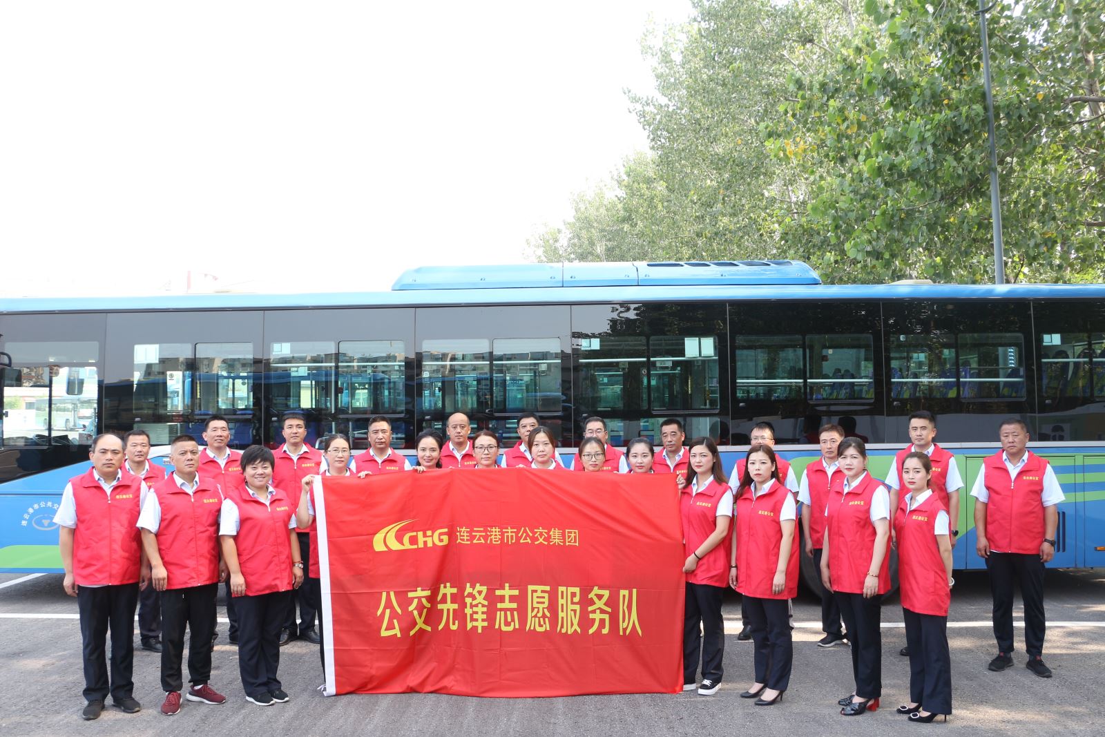 公交集團(tuán)公交事業(yè)一部開(kāi)展“美麗城市，建設(shè)有我”主題黨日活動(dòng)